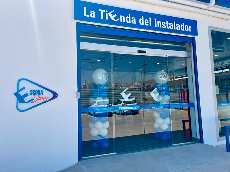 SALVADOR ESCODA INAUGURA TIENDA LORCA 2